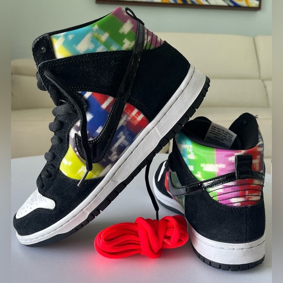 Lightly Used Nike SB Dunk High TV Signal - Picture 2 of 6